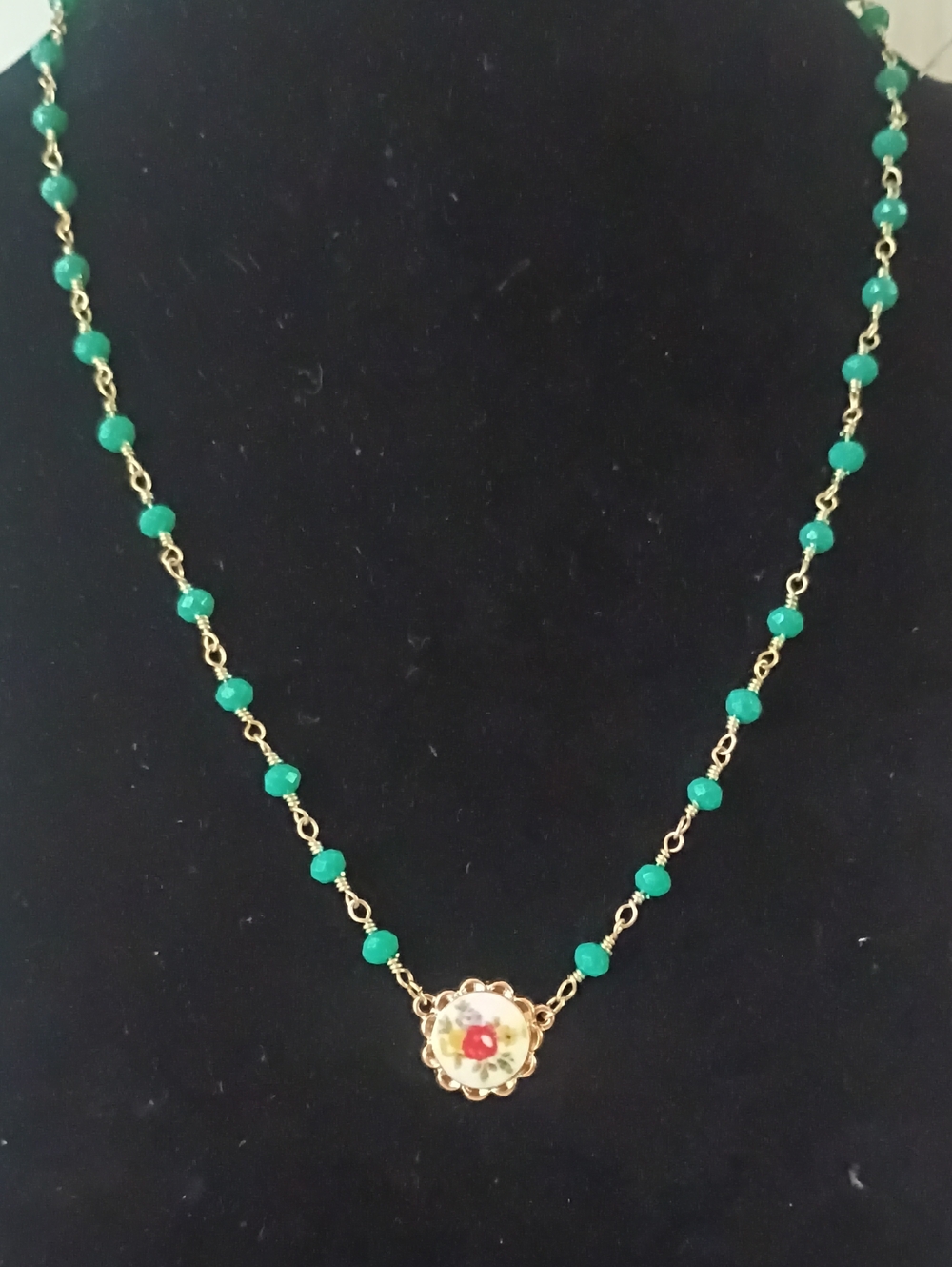 Plunder Vintage-Style Necklace Beads With Floral Focal Point